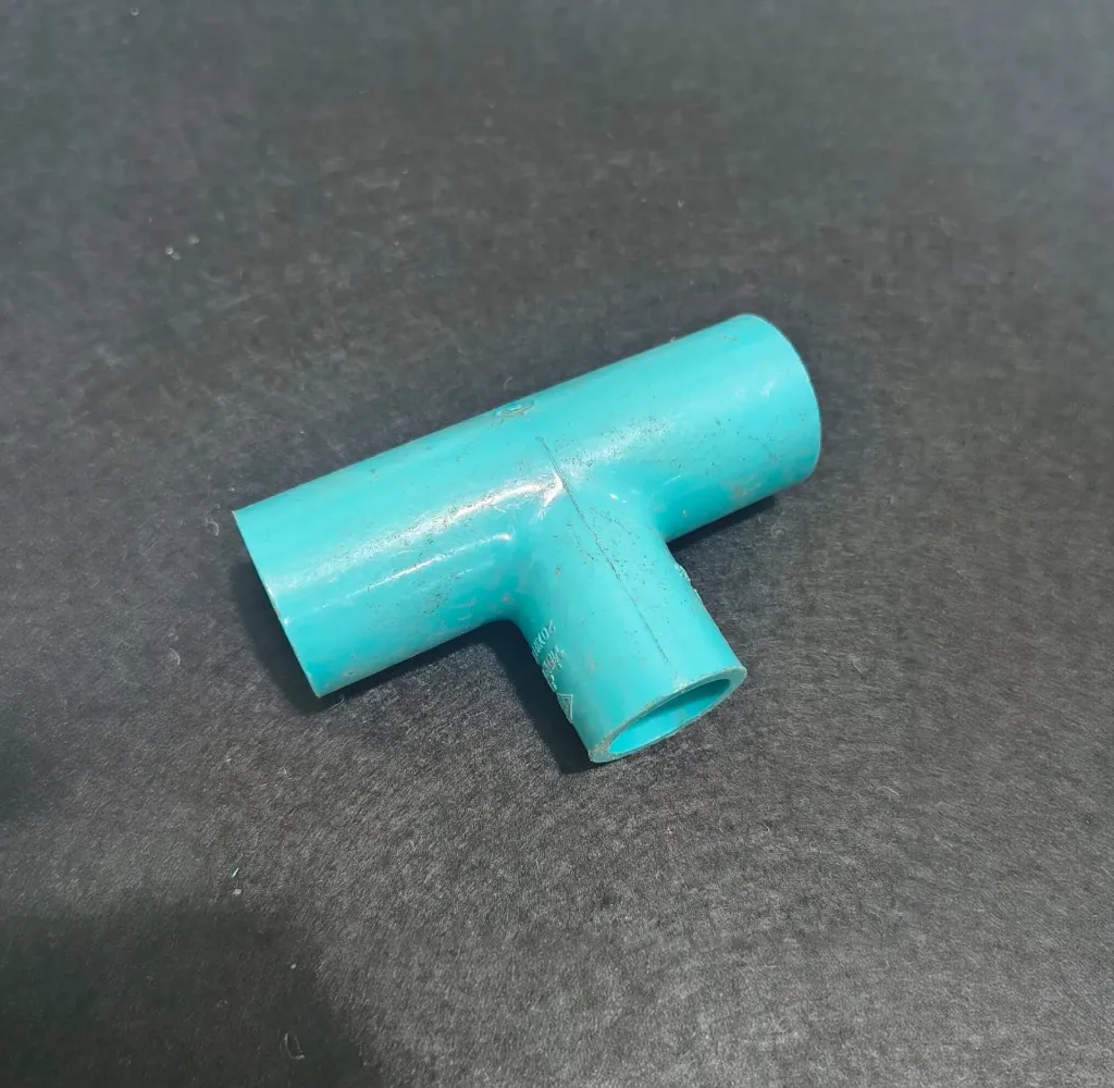 00438 PVC TEE REDUCING 3/4" x 1/2"
