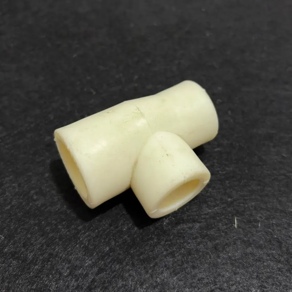 11446 VESBO REDUCING TEE HOT WATER 20X25X25MM H/P WHITE