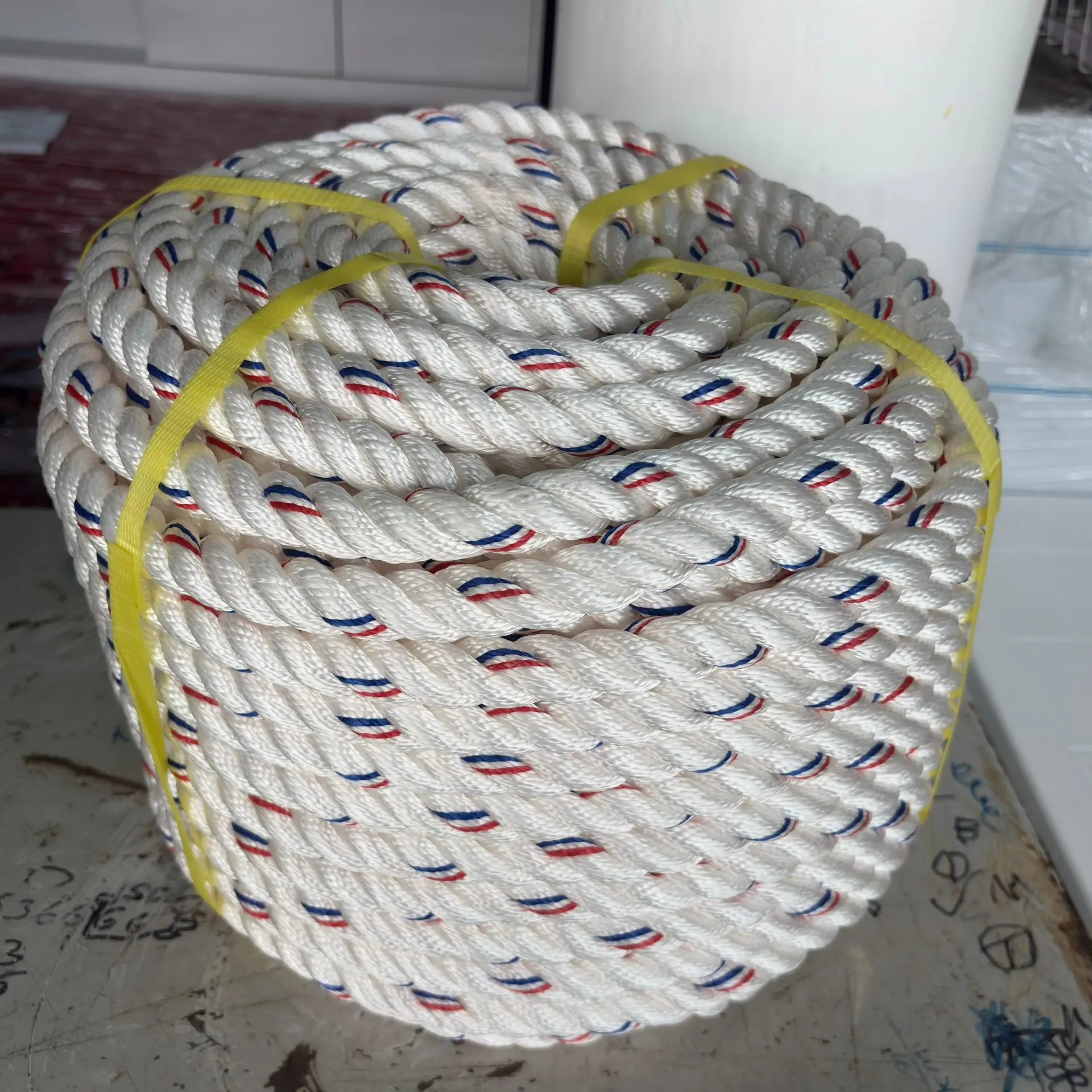 33361 PP ROPE 20MM X 80YDS WHITE BLUE AND RED LINE